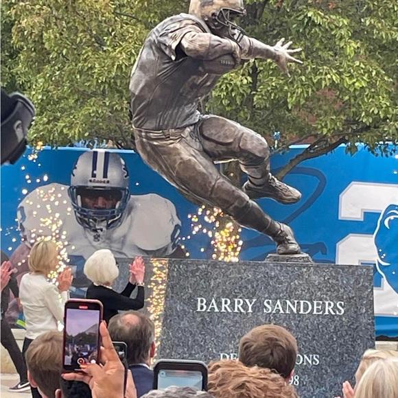 BARRY SANDERS ATHLETIC AUTHENTIC RARE SHOES DETROIT LIONS COLOR GO LIONS 🦁 - Picture 2 of 3